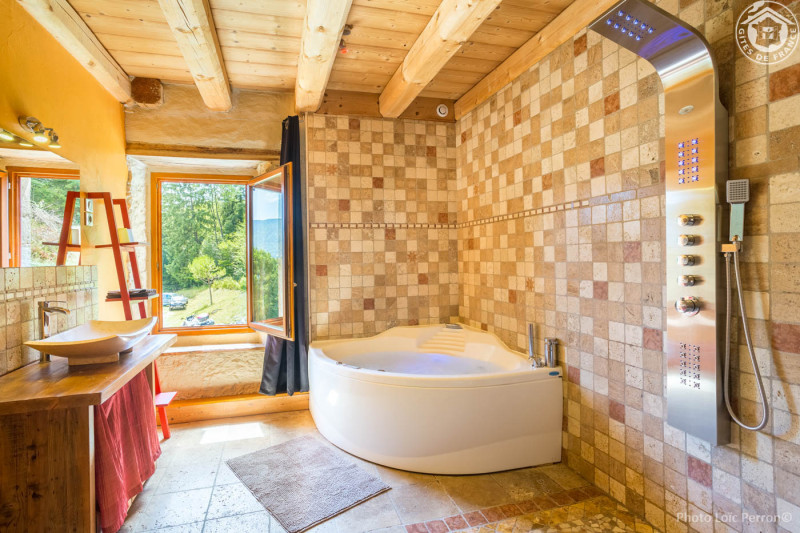 Salle de bain Margériaz avec Balnéo et douche à l'Italienne
