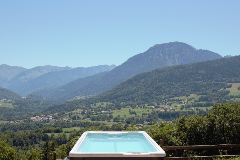 Autre vue de la piscine