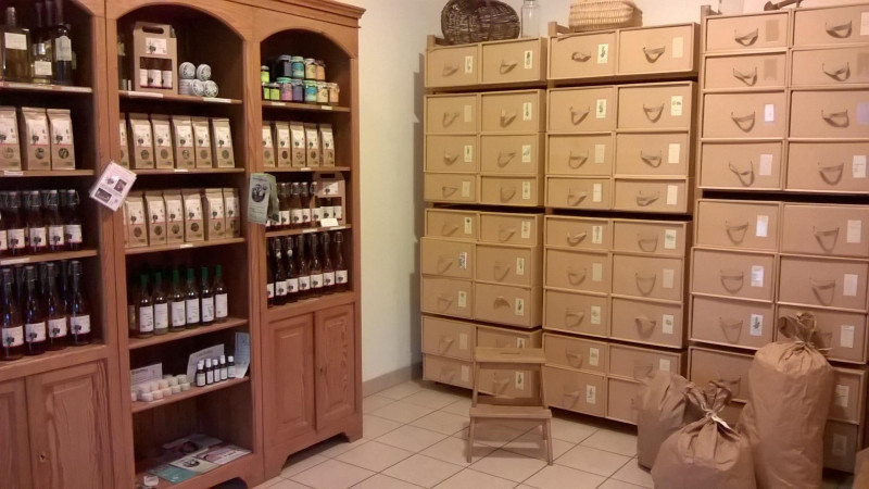 La boutique de l'Herbier de la Clappe où vous pourrez trouver nos produits ainsi que ceux de certains de nos collègues, et le stockage de nos plantes