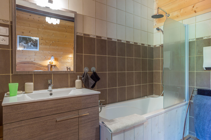 Les Esseroliettes Les Esseroliettes