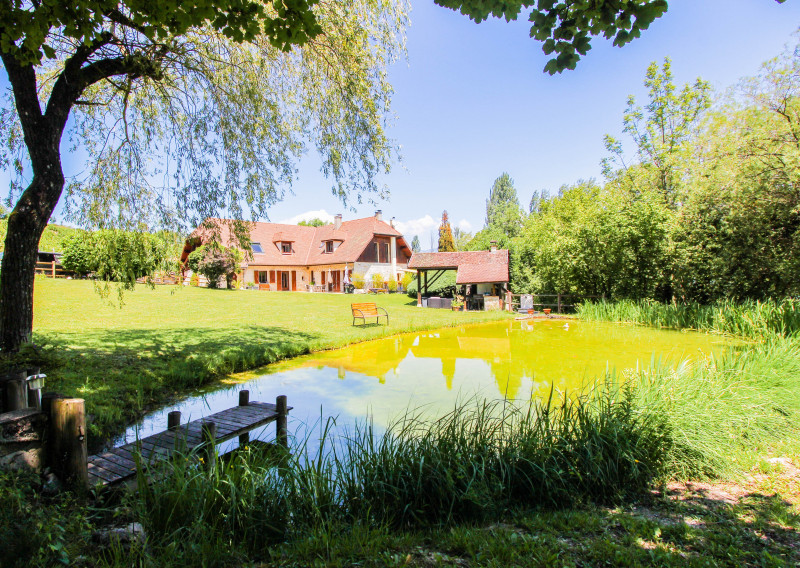 l_etang_de_la_tourne_maison_avec_etang.jpg l_etang_de_la_tourne_maison_avec_etang.jpg