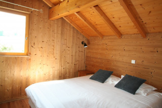 Etage, chambre n°2 : deux lits Etage, chambre n°2 : deux lits