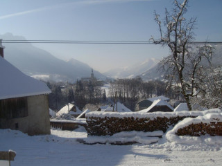 Vue du gîte sur l'Eglise de Jarsy. - © Gîtes de France Vue du gîte sur l'Eglise de Jarsy.