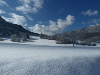 Vue en hiver autour de la maison Vue en hiver autour de la maison