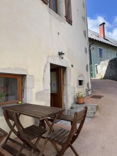 Terrasse - Gîte de la Grenette - La Compagnie du Bourg_Le Châtelard - © Mouchet M. Terrasse - Gîte de la Grenette - La Compagnie du Bourg_Le Châtelard