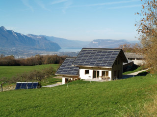 La Grange aux écureuils, gîte à Montagnole. La Grange aux écureuils, gîte à Montagnole.