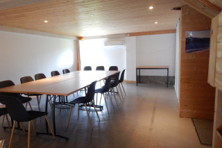 Salle de réunion ou salle de jeux - © Clévacances Salle de réunion ou salle de jeux