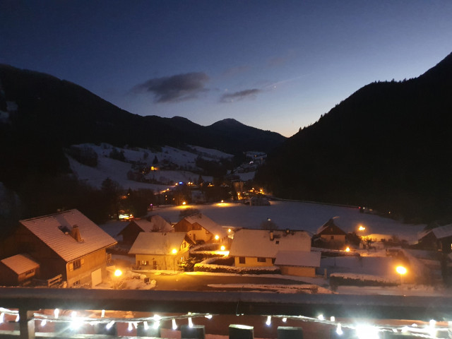 Vue de nuit depuis l'appartement les Cerfs