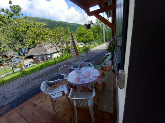 Vue terrasse et cours
