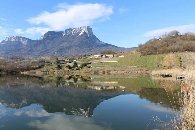Lac de St André face au Mont Granier