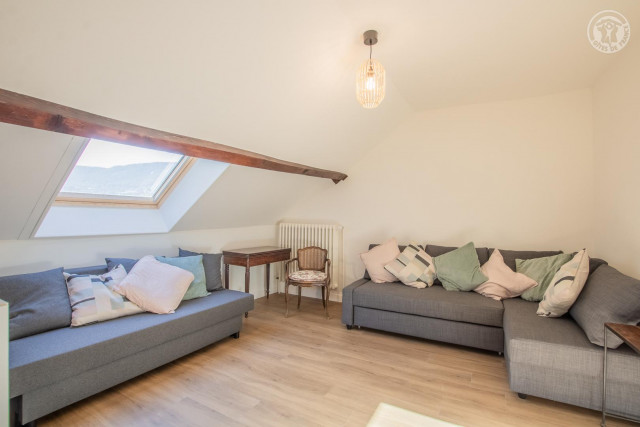 Salon avec canapé convertible au 1er étage