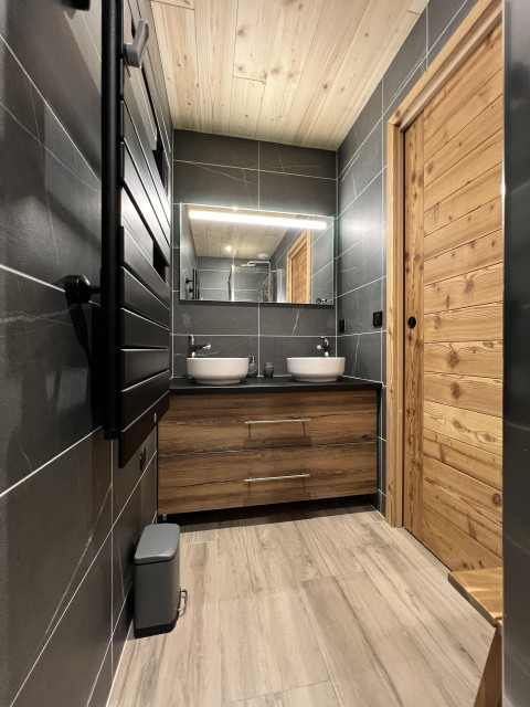 Salle de bains avec 2 vasques