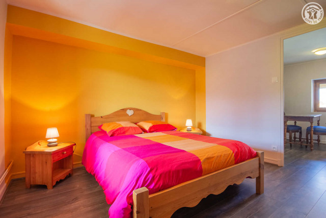 Chambre double à l'étage.