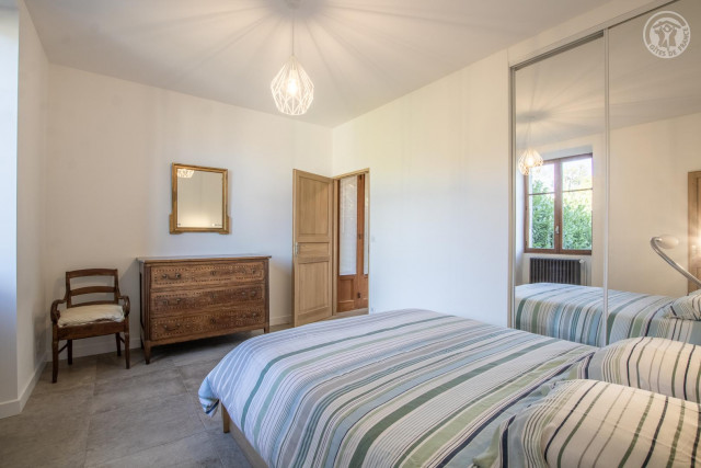 Chambre au rez-de-chaussée avec une salle d'eau privative