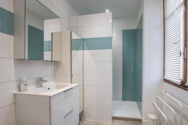 Chambre au rez-de-chaussée avec une salle d'eau privative