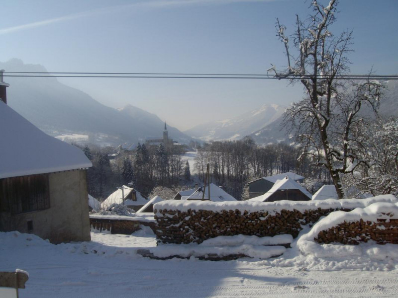 Vue du gîte sur l'Eglise de Jarsy.