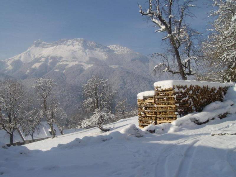 Vue du gîte sur la montagne du Colombier.