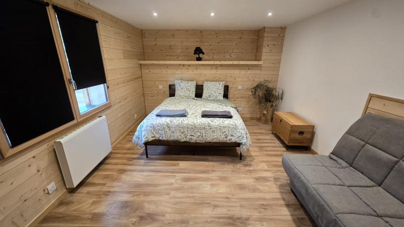 Chambre 1 avec 1 lits 2 places et 1 canapé convertible