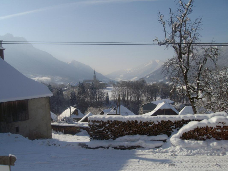 Vue du gîte sur l'Eglise de Jarsy. Vue du gîte sur l'Eglise de Jarsy.