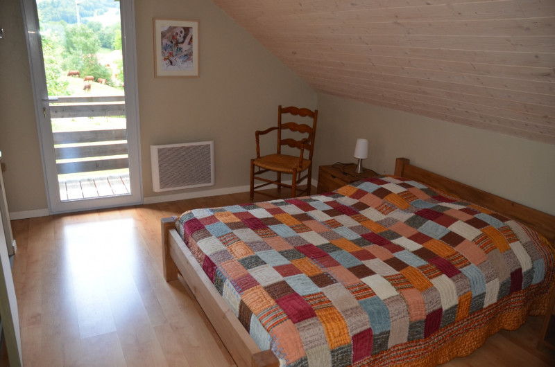 Chambre 2 - Les Frênes - M. et Mme Besançon/Montgelard_Sainte-Reine - © Jean-Louis BESANÇON et Claudine MONTGELARD Chambre 2 - Les Frênes - M. et Mme Besançon/Montgelard_Sainte-Reine