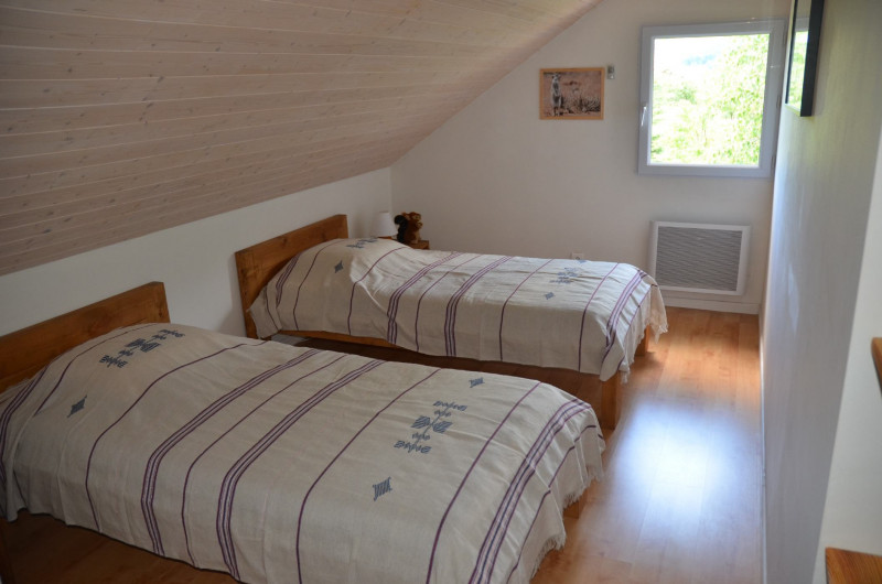 Chambre 3 Les Frênes - M. et Mme Besançon/Montgelard_Sainte-Reine - © Jean-Louis BESANÇON et Claudine MONTGELARD Chambre 3 Les Frênes - M. et Mme Besançon/Montgelard_Sainte-Reine