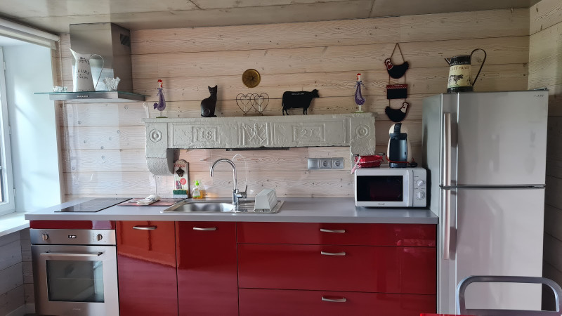 cuisine : four, plaque, micro-ondes, frigo