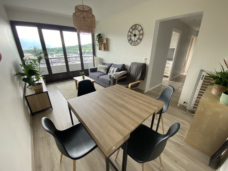 Salon côté Baies vitrées Salon côté Baies vitrées