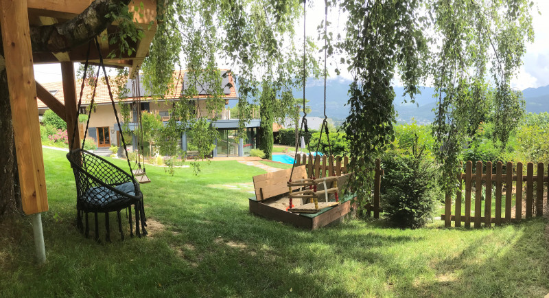 Aire de jeux éxtérieure partagée avec les hôtes Aire de jeux éxtérieure partagée avec les hôtes