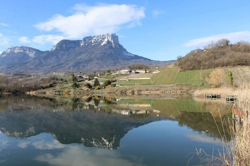 Lac de St André face au Mont Granier Lac de St André face au Mont Granier