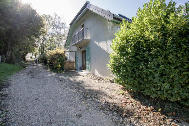 Chemin empierré et carrossable d'accès au gite Chemin empierré et carrossable d'accès au gite