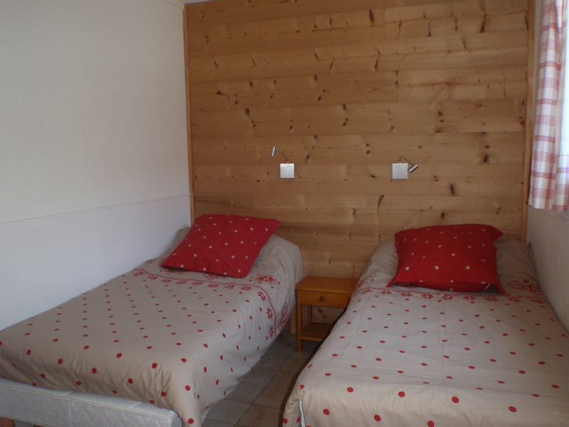 Chambre 2 lits séparés - © M. Changea Chambre 2 lits séparés