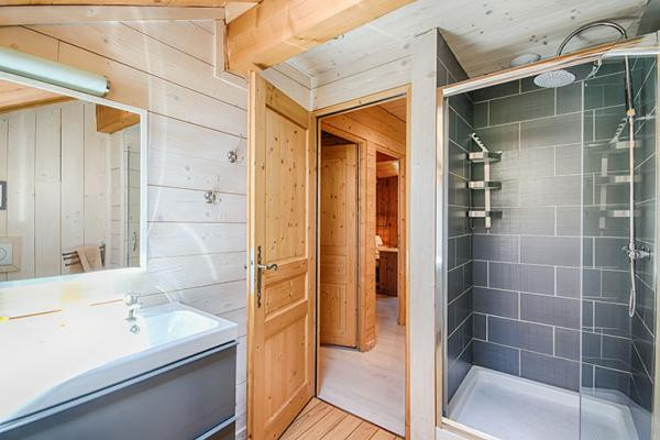 salle de bain à l'étage