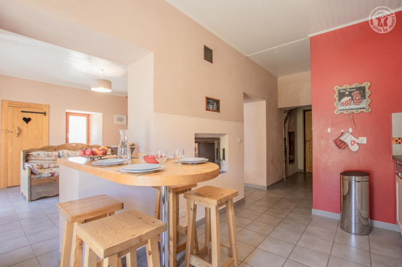 Autre vue cuisine cheminée