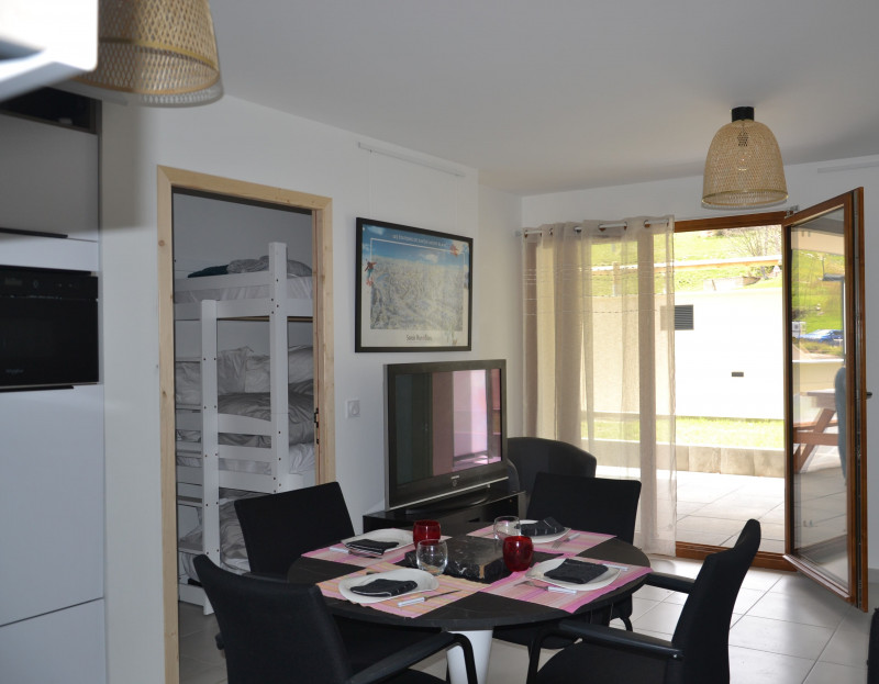 sejour_cuisine_ouverture_terasse.jpg - © Mme SALLES sejour_cuisine_ouverture_terasse.jpg