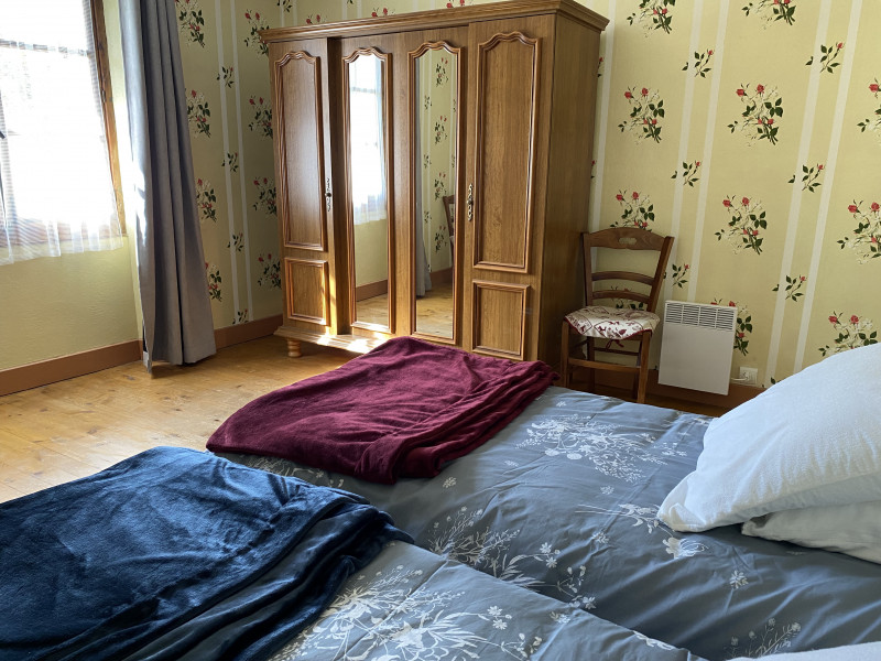 Autre vue de la chambre lits jumelés