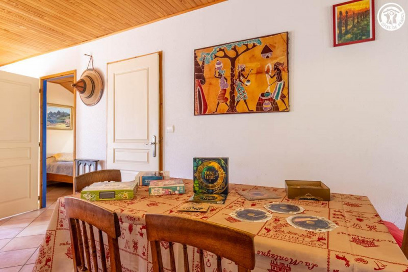 La 2ème table pour jouer, travailler... - © Gîtes de France La 2ème table pour jouer, travailler...
