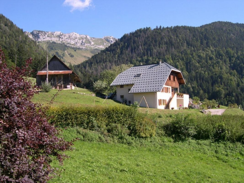 Le Gite Le buchet et en arrière plan Le Gite Le buchet et en arrière plan