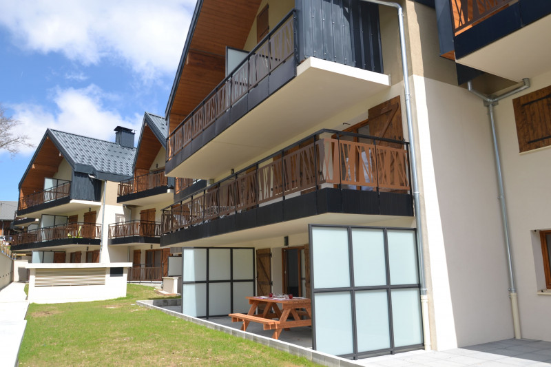 3_bis_appartement_rez_de_chausse_terrasse_2.jpg - © Stephanie SALLES 3_bis_appartement_rez_de_chausse_terrasse_2.jpg