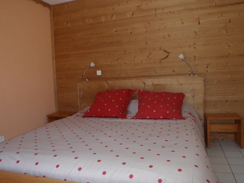 Chambre lit double - © M. Changea Chambre lit double