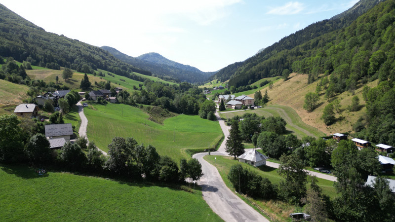 Vue aérienne - © Gîtes Aillon Ailleurs Vue aérienne